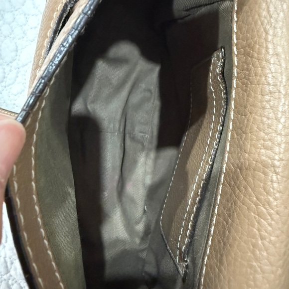 Elegant Taupe Leather Crossbody Bag Chloe - Picture 11 of 16